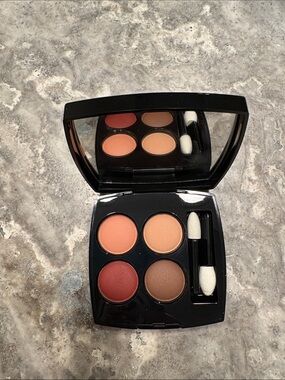 Chanel Les 4 Ombres Multi- Effect Quadra Eyeshadow - Légèreté et Expérience